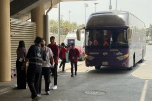 大战在即！中国男篮提前两个多小时抵达球馆 比韩国队早得多