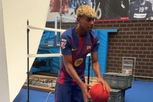 水平如何？巴萨晒亚马尔投篮视频，连续命中两球