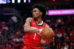 美记：阿门打控卫时火箭每百回合比对手多拿10.7分 这方案可行