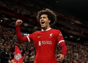 官方：利物浦医疗团队将在今天评估小将杰登-丹斯的伤情