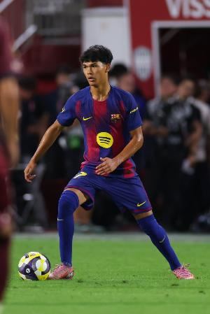 世体：对阵赫罗纳，德罗、科亨、托伦茨等小将预计入选巴萨大名单