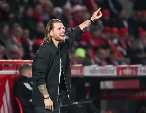 门兴主帅：少一人作战超过80分钟，为球队展现的面貌感到无比自豪