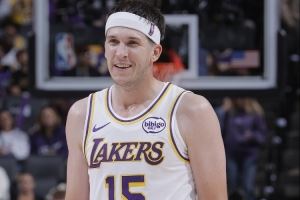 里夫斯：爱上篮球是因为哥哥 父母也都打过篮球 这就是命中注定图片