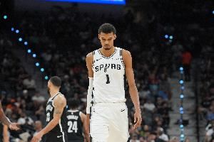 文班：太阳的防守完全预判了我们的动作 接下来的对手会研究这场