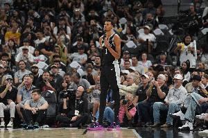 文班谈对追梦怒吼庆祝：这不是要证明什么 以彼之道还施彼身